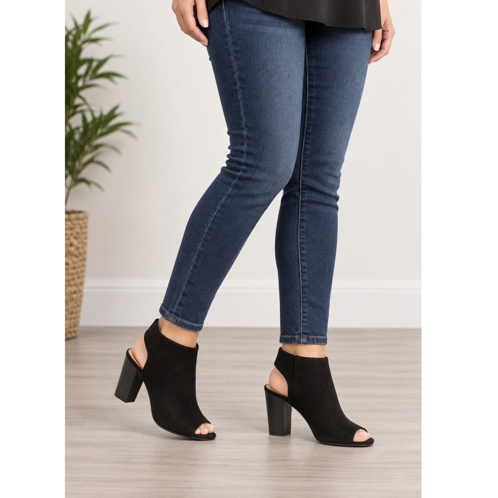 2/$30 LC Lauren Conrad Womens Laser Cut Out Heeled Sandals 5 Black Open Toe